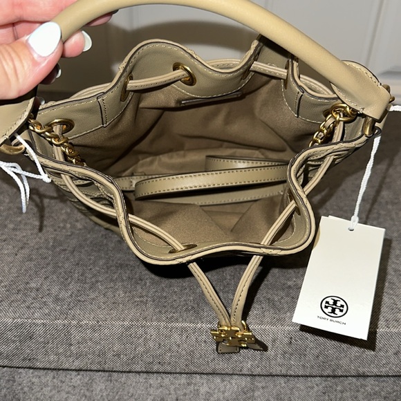 NWT Tory Burch Fleming Soft Bucket Small Bag. Pebblestone. - Picture 6 of 6